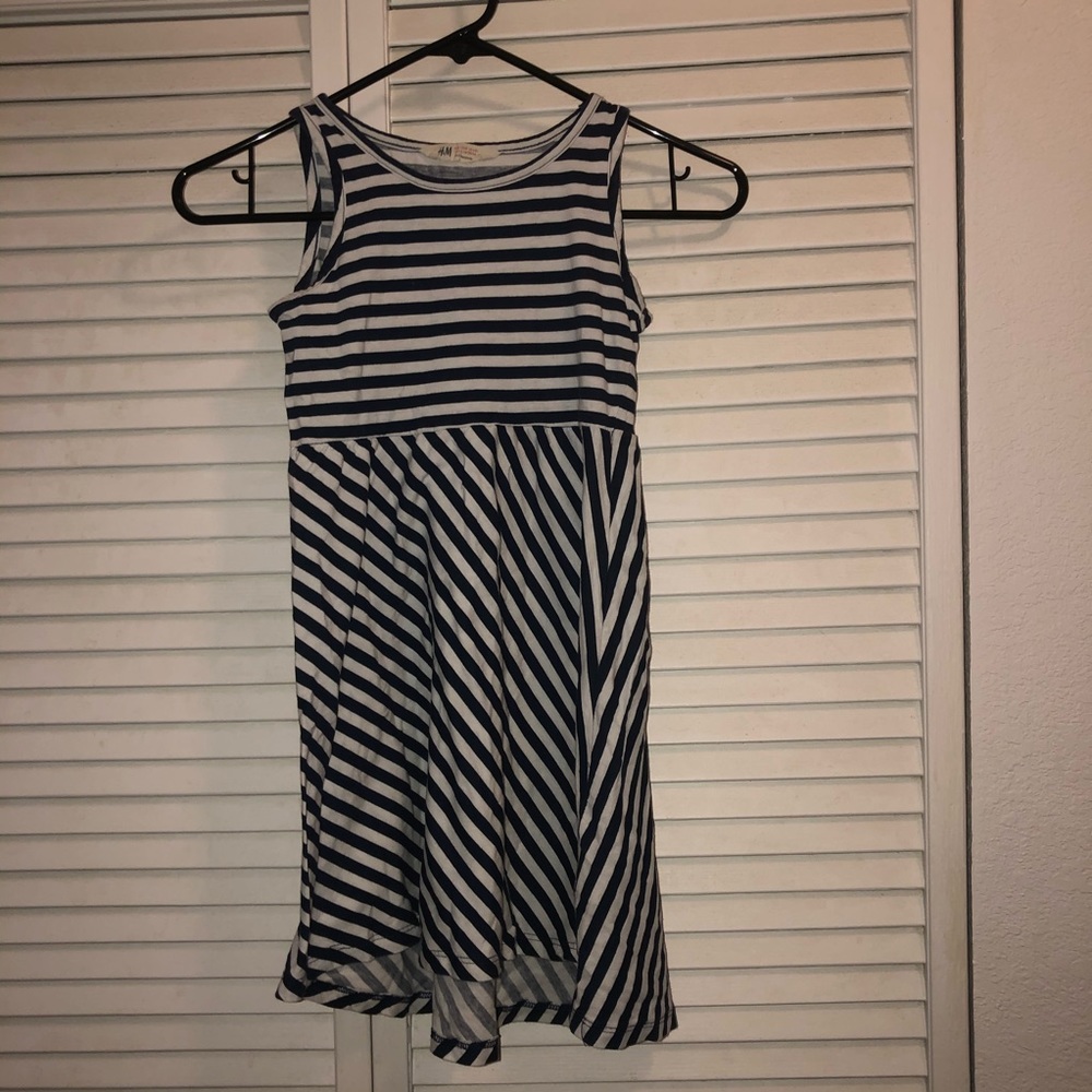 H&M Girl’s casual dress. Used. Size 6/8 girls.